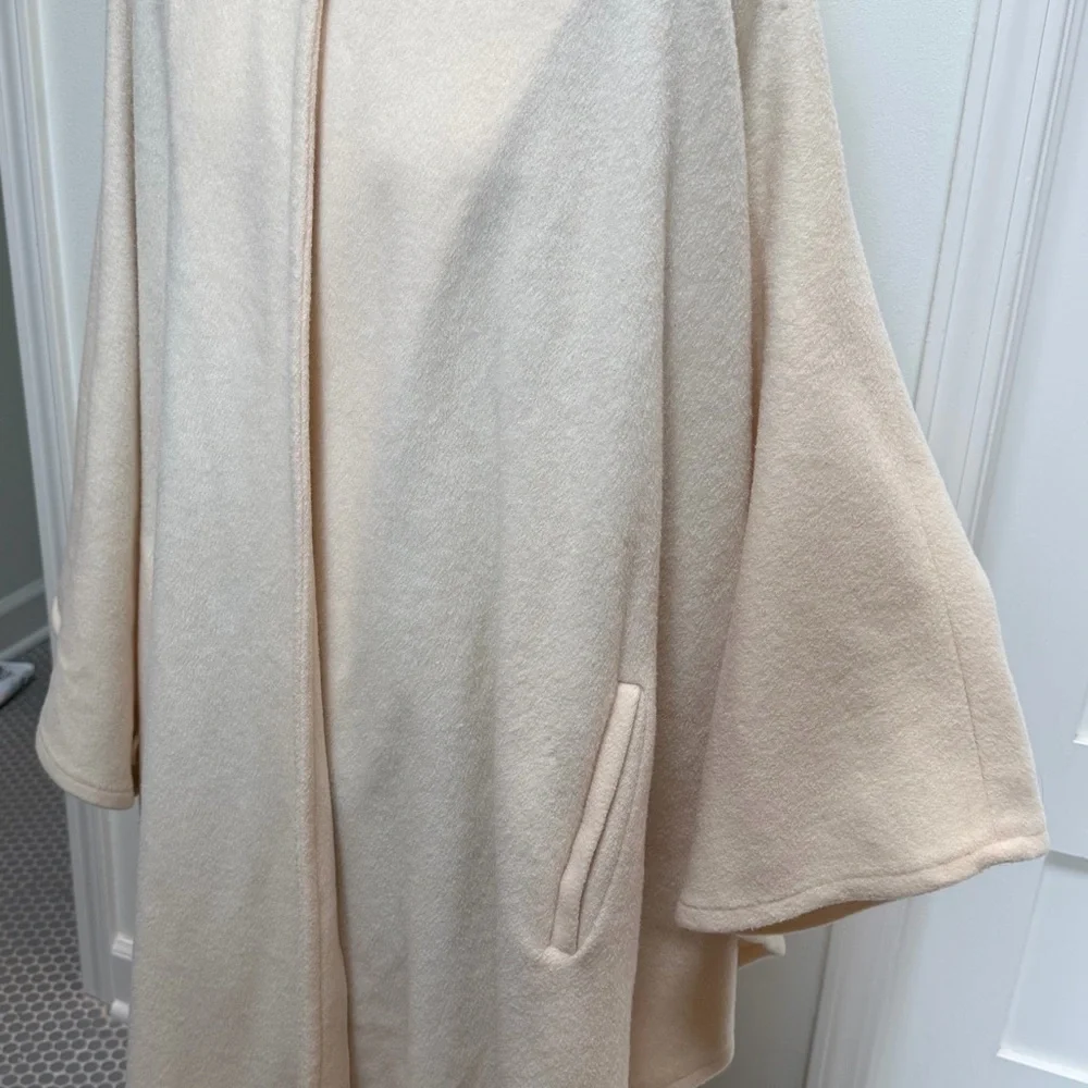 Vintage Cream Wool Alex Hayes Cape with Faux Fur Trim - Picture 6 of 12